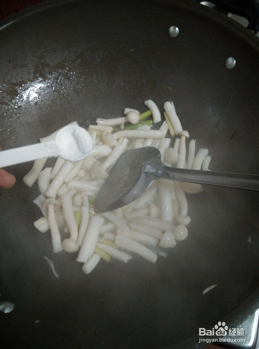 白玉菇炒猪颈肉的做法