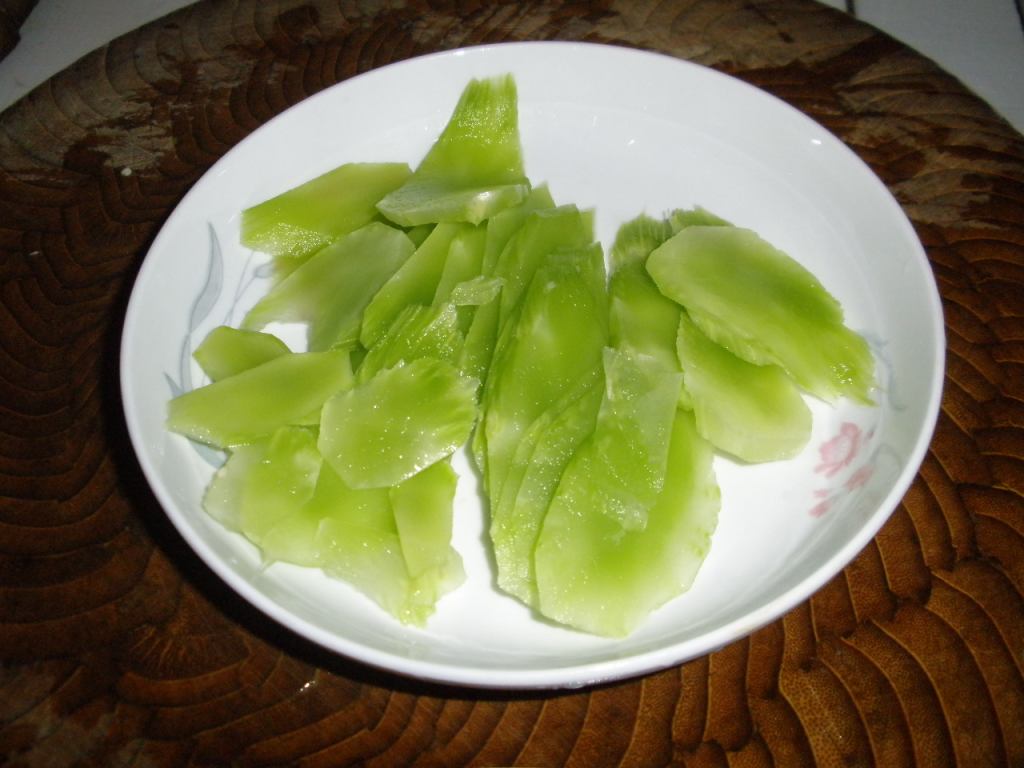 教你快速学会制作爆炒莴笋青辣椒，美味不停歇!