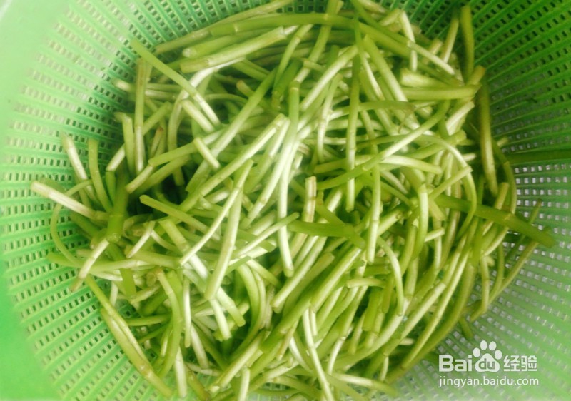 藜蒿炒腊肉简单又美味的做法