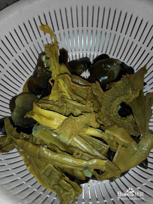 瘦身排毒：笋干木耳猪骨汤