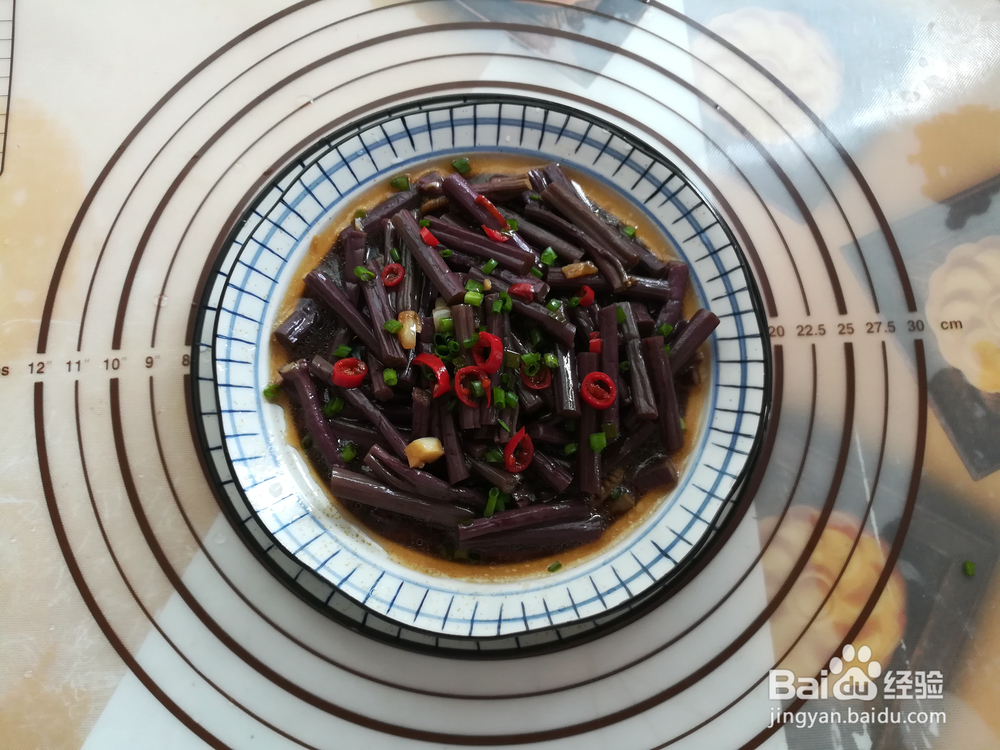 怎么吃都不腻的凉拌蕨菜