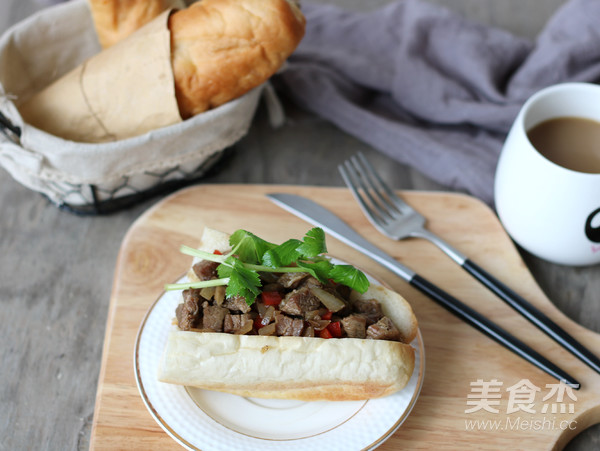 多汁碎牛排三明治