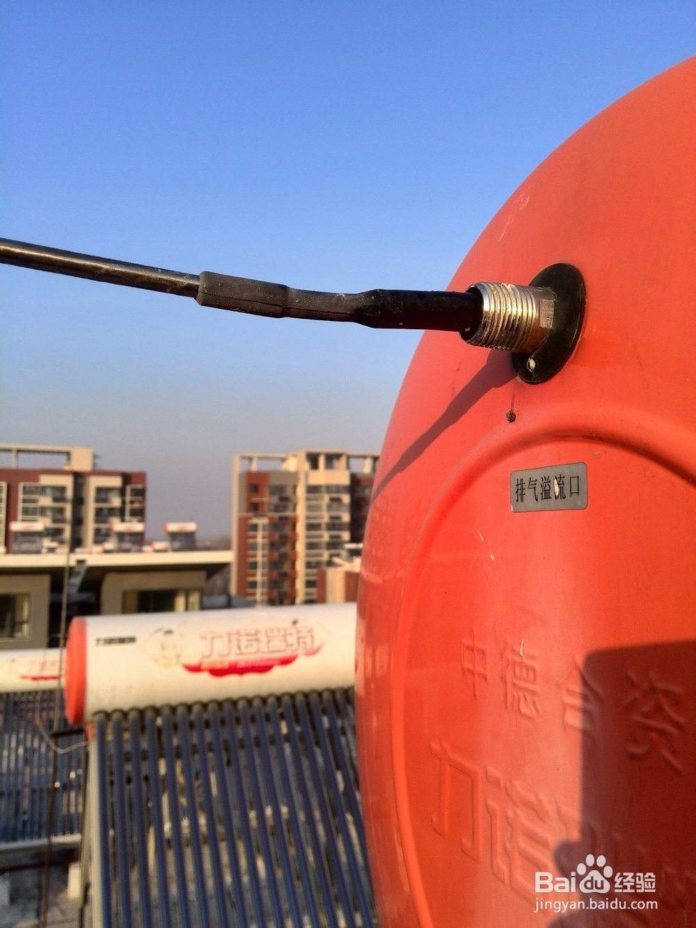 太阳能热水器水管断裂、显示不准确的维修