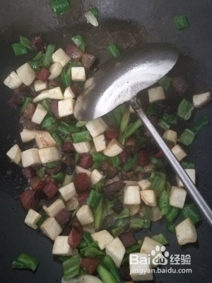 健康养生佳品茭白腊肉丁的做法