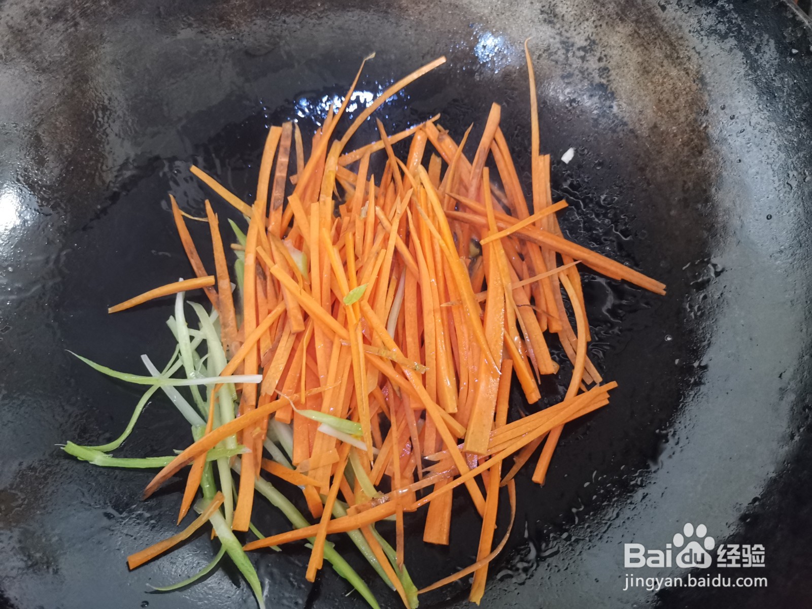 芹菜胡萝卜炒土豆丝的做法