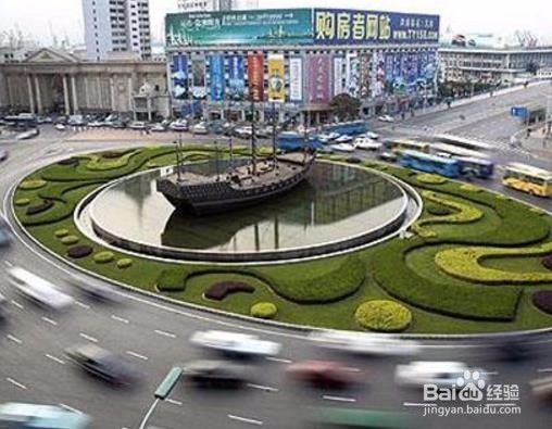 开车如何安全过环岛？