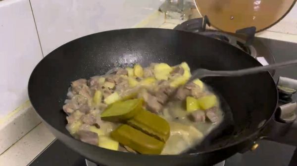 咖喱土豆炖牛肉