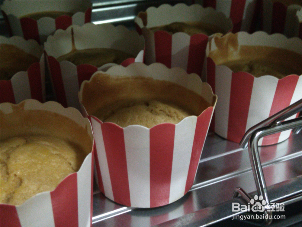 <b>纸杯蛋糕的烤箱做法</b>