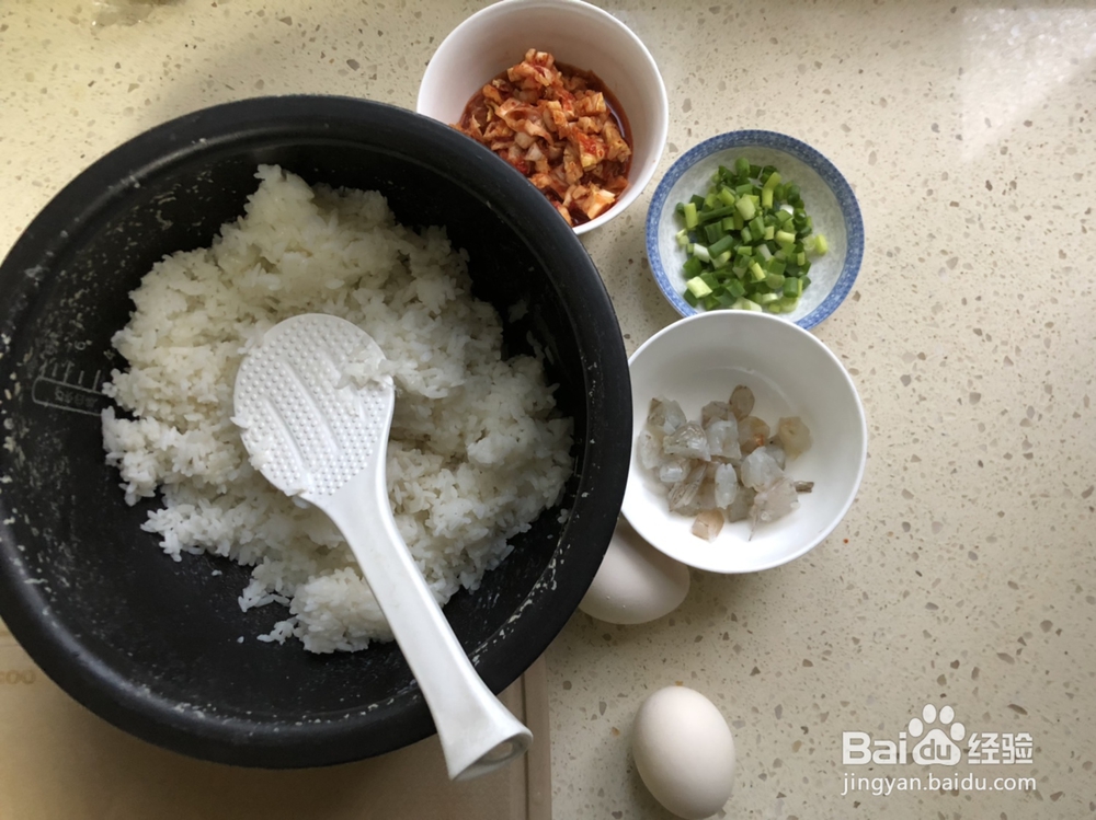 美味挡不住的辣白菜鲜虾炒饭