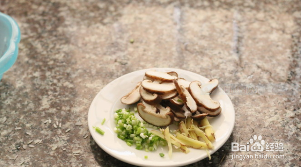 如何做出香菇滑鸡粥的具体步骤