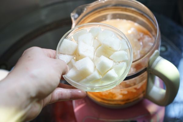 桃胶银耳雪梨汁