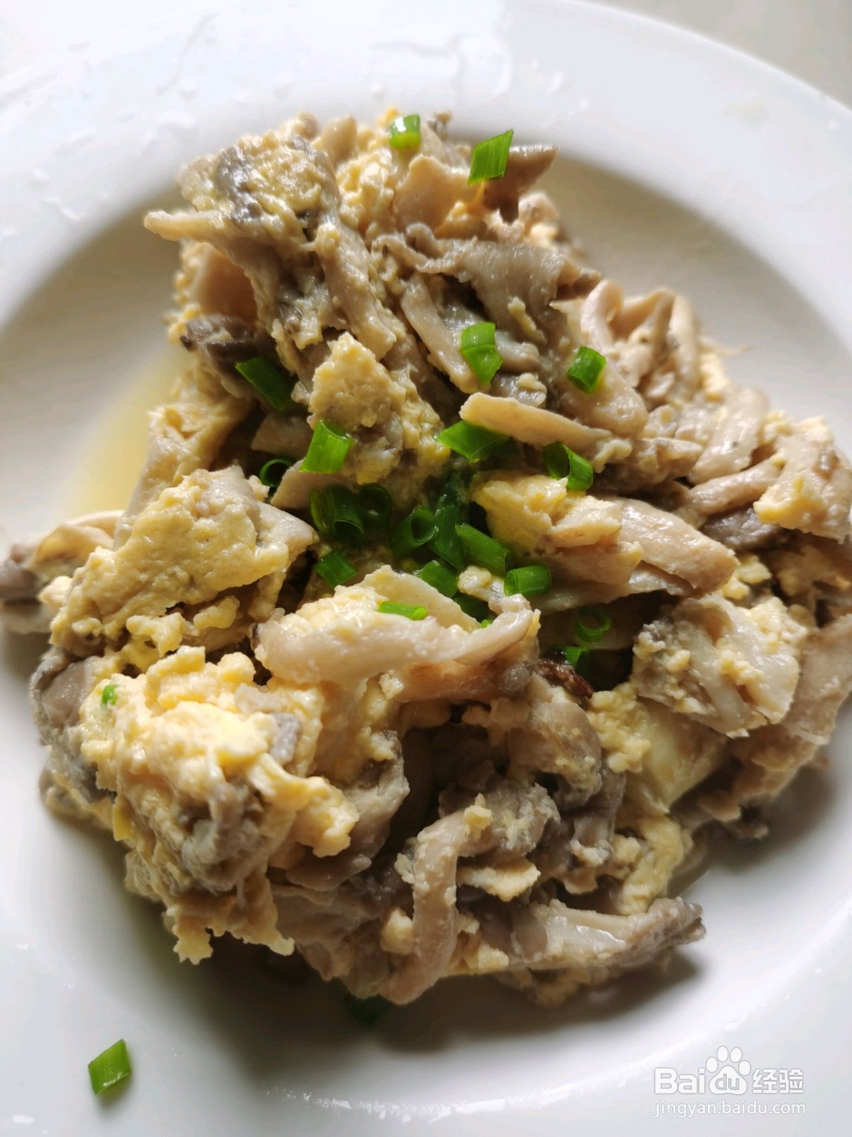 草菇炒鸡蛋的做法