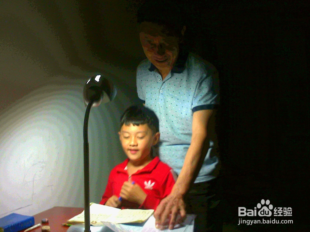 老年人怎样在节日里晚间指导孩子写日记