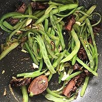 卤鸭炒扁豆怎么做