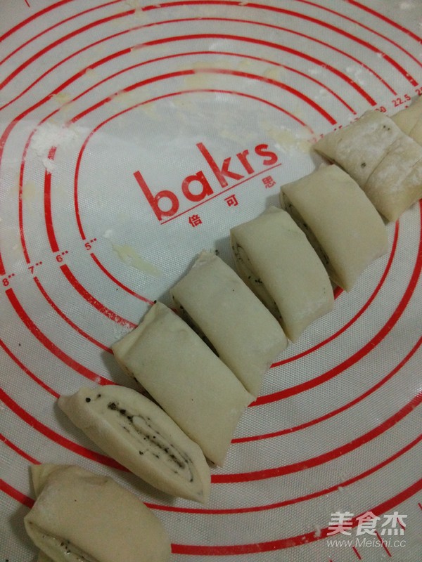 烤芝麻花卷的做法