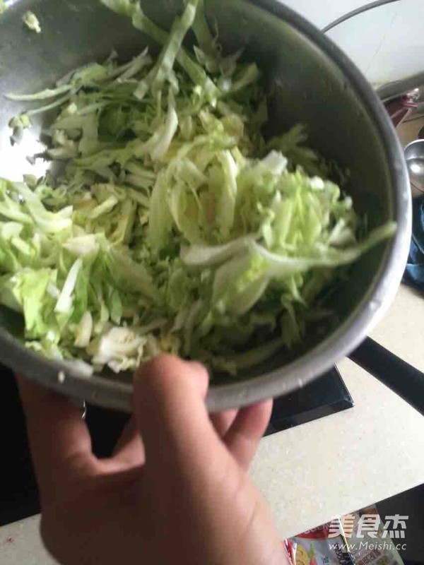 炝炒圆白菜的做法