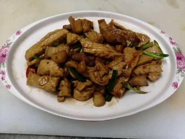 五花肉焖老豆腐