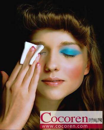 怎样正确使用卸妆液