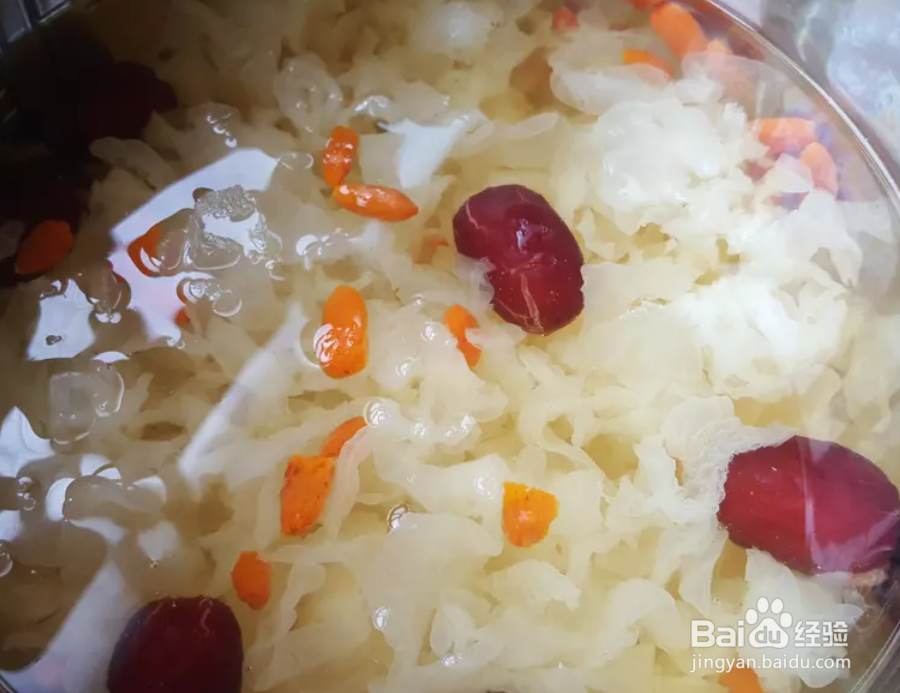 红枣枸杞银耳汤