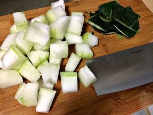 养生食补海带冬瓜煲淡菜的做法