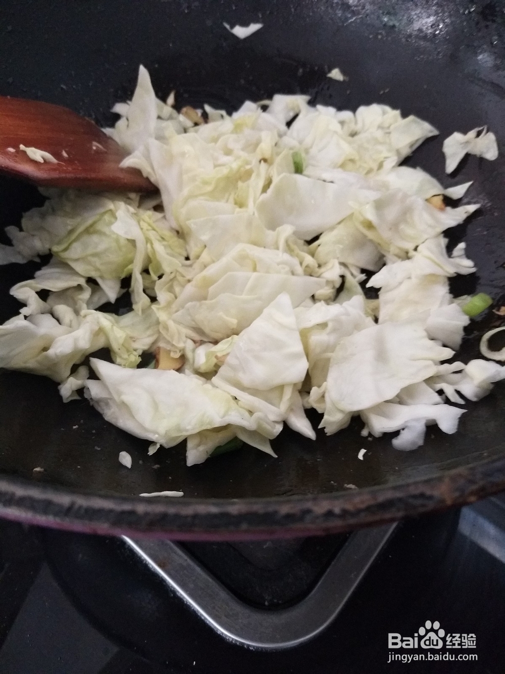 怎样做圆白菜+小干虾烧豆腐