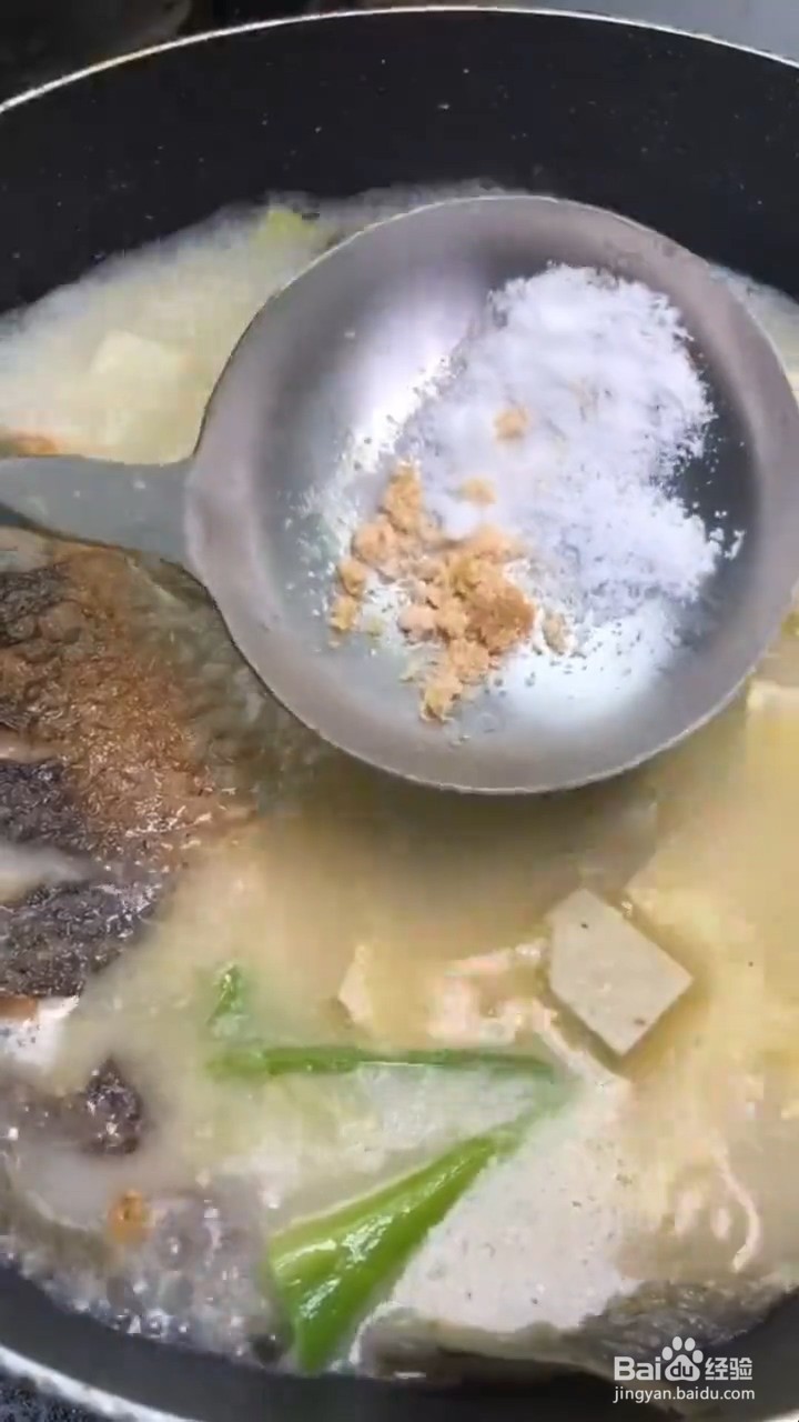 汤汁奶白又好喝的鲫鱼豆腐汤要怎样做