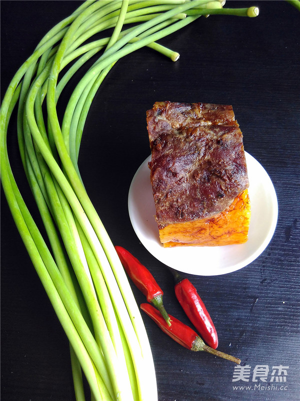 蒜薹炒腊肉的做法