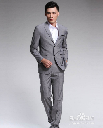 灰色格子西装怎么搭配