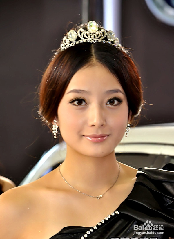 ps让美女的皮肤变得白皙：[1]用减淡工具