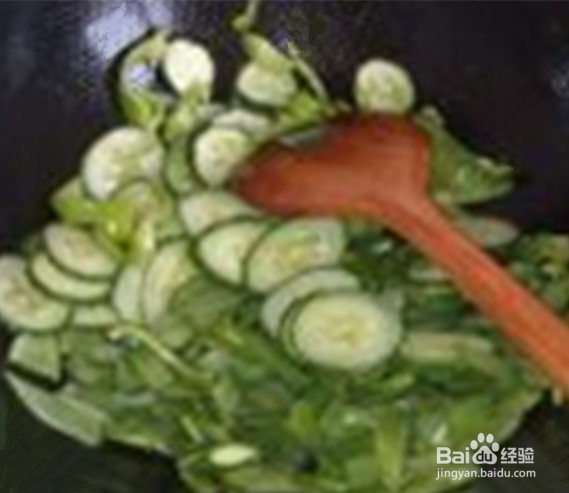 家常青椒炒黄瓜