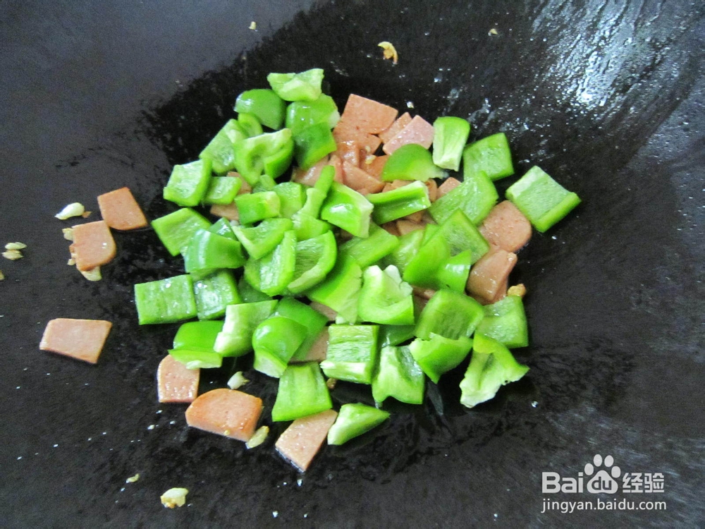 青椒炒火腿的做法