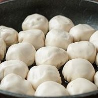 制作肉皮冻肉馅生煎包