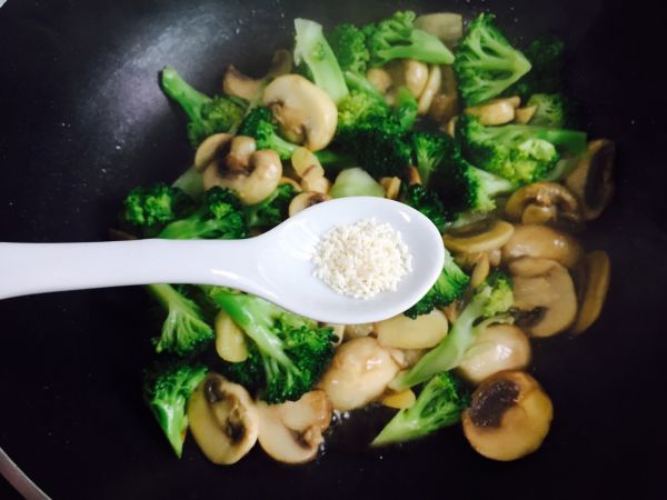 西兰花小炒口蘑