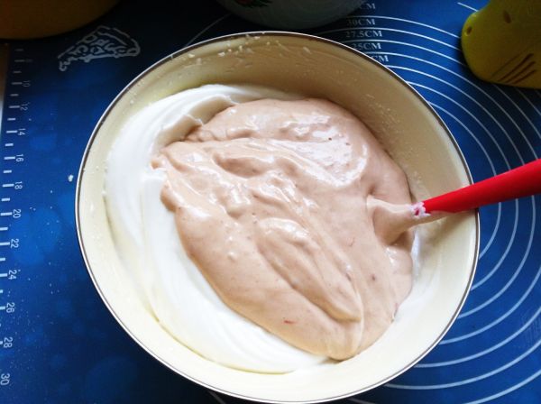 黑布林果酱戚风蛋糕