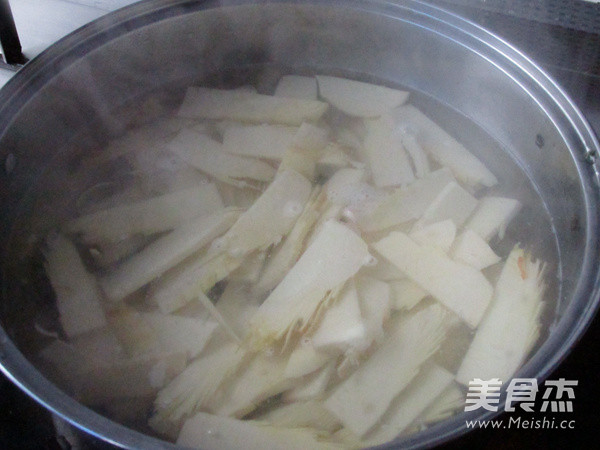 冬笋炒黑豆腐竹