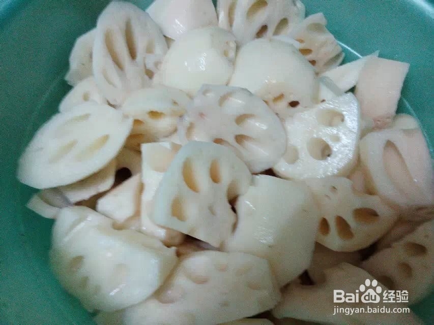 家常排骨炖莲藕