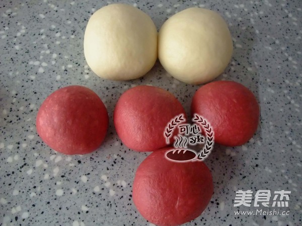 抢眼美味的红曲双色割包（中种）