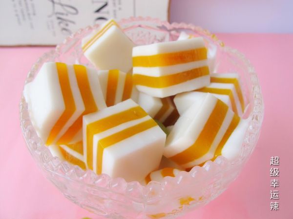 芒果椰香千层糕