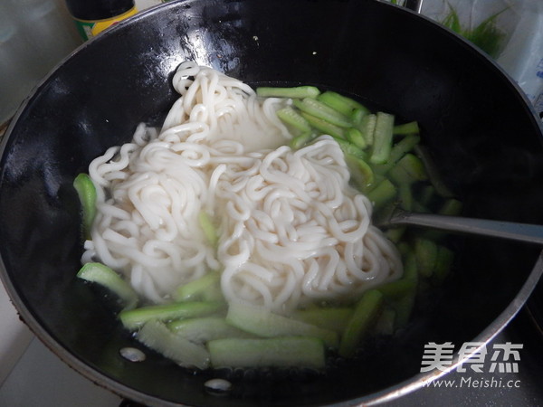 丝瓜鸡蛋乌东面