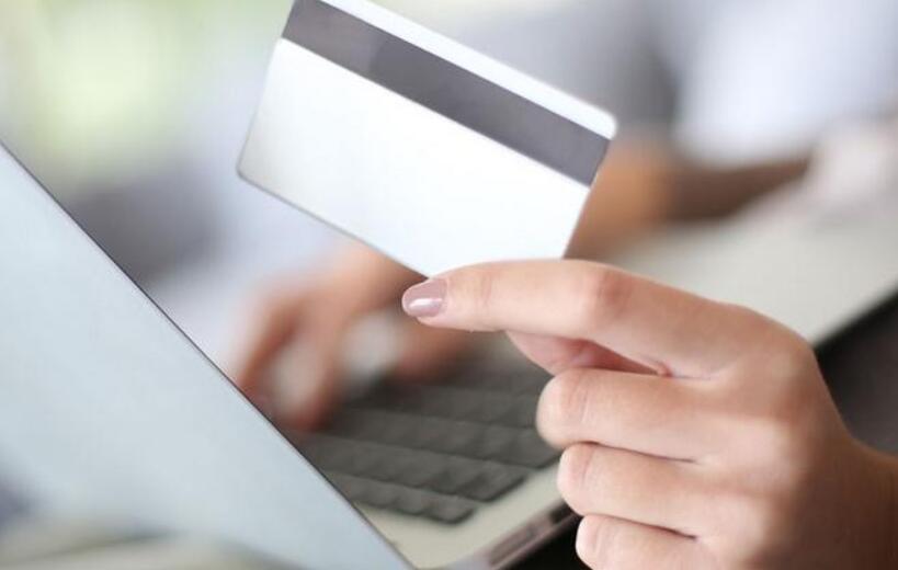 银行卡激活必须在户口所在地吗？谢谢