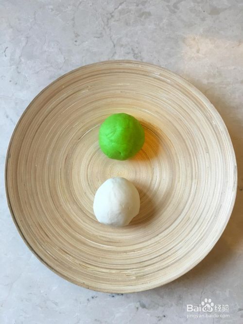 制作简单的翡翠白玉白菜水饺教程