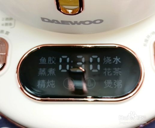 红枣雪燕桃胶银耳羹的做法