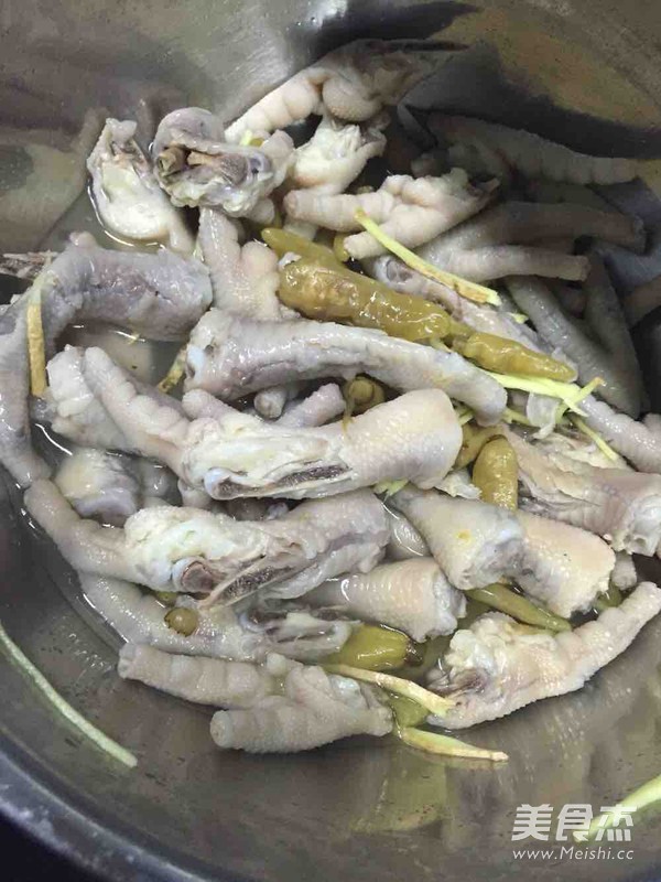 泡椒鸡爪的做法