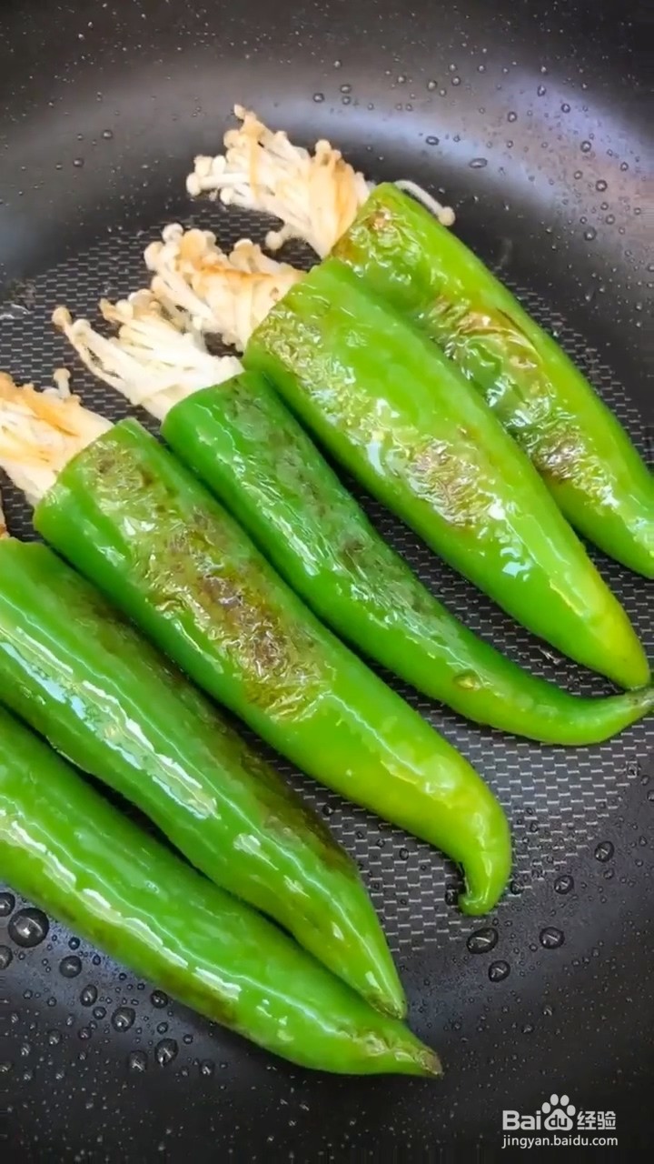 如何自制美味好吃的家常版辣椒金针菇