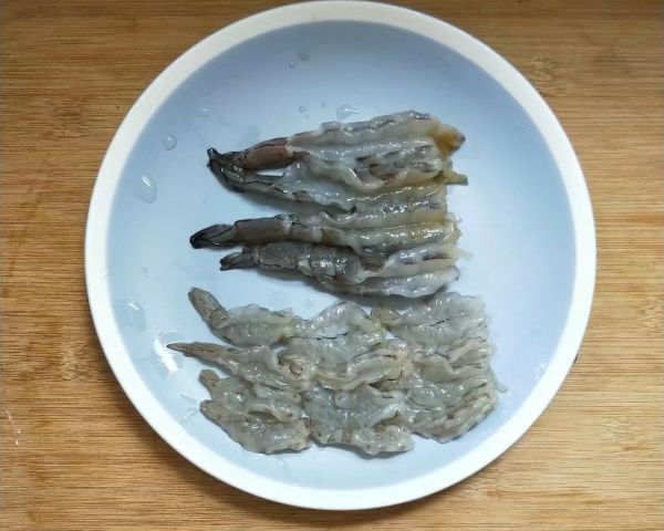 芒果虾仁坚果沙拉