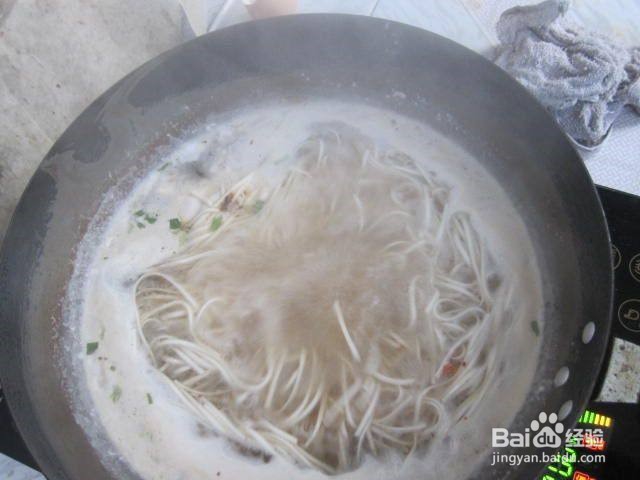 凉拌鸡丝面的家常做法