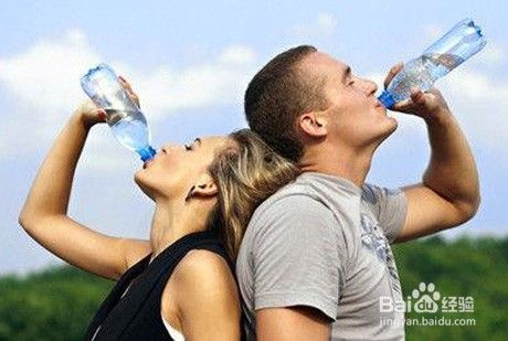 总是觉得口渴是什么原因-（总是觉得口渴是怎么回事?）[图]