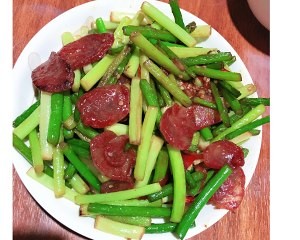 家常蒜苔炒腊肠怎么做