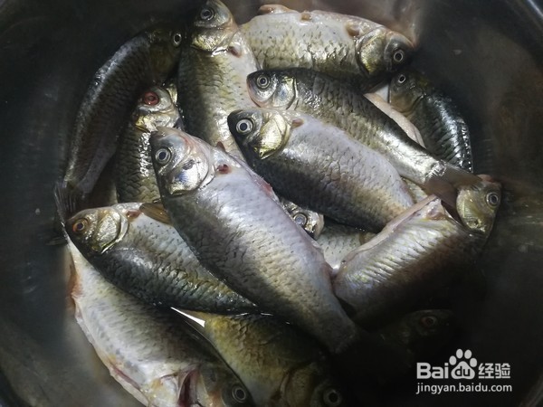 糖醋酥鲫鱼的做法