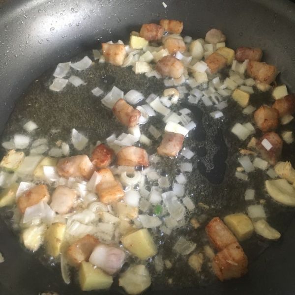 五花肉烧黄花鱼